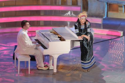 Съемки программы ДОБРЫЙ ВЕЧЕР С МАКСИМОМ 19 Февраля 2011 года. На фото: певица Лолита Милявская