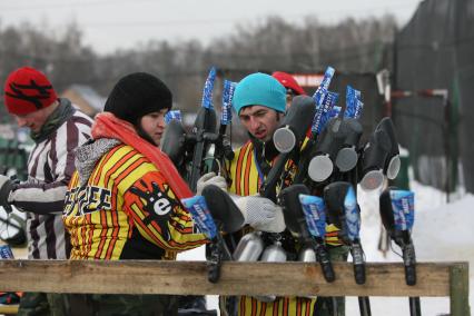 Игра в пейнтбол на военно -спортивной игре \"Вперед, мальчишки\", Москва, 26 февраля 2011 года.