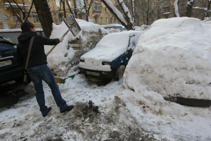 21 февраля 2011г. Машины занесенные снегом, машина в снегу, чистка снега.