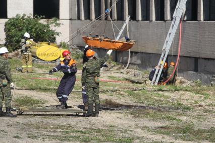 8 сентября 2010 года. Сахалин. Крупномасштабные учения, в ходе которых отработаны действия по предупреждению и ликвидации последствий цунами. На снимке: Спасатели.