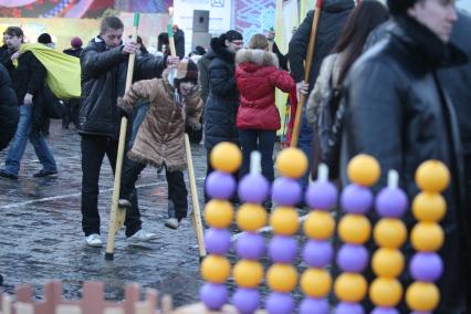 Масленица на Васильевском спуске, Москва, 5 марта 2011 года.