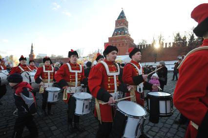 Празнование масленицы в масленичном городке на Васильевском спуске Москва 4 марта 2011 года