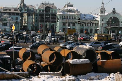 Долгоиграющая стройка вокруг Белорусского вокзала приводит к ежедневным пробкам на съезде с Ленинградского проспекта на улицу 1-я Тверская- Ямская, Москва, 9 марта 2011 года