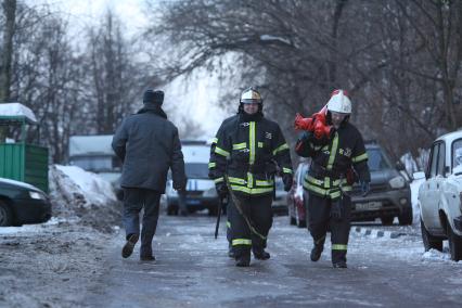 Взрыв на улице Милашенкова 12, Москва, 11 марта 2011 года. пожарные