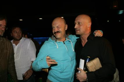 Актер и режисер Федор Бондарчук и актер Гоша Куценко на презентации альбома Гошы Куценко МАЙ ВОРЛД. 19 мая 2010 года.