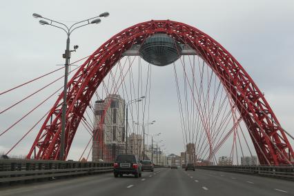 Россия. Москва. 17 марта 2011.  Живописный мост (Мост в Серебряном бору) - вантовый мост через Москву-реку, расположен на северо-западе Москвы и является частью строящегося Краснопресненского проспекта.