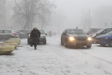 25 марта 2011г. Снег, снегопад, метель.