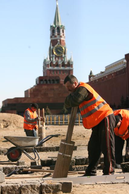 Ремонт брусчатки на Красной площади, Москва, 4 апреля 2011 года