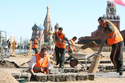 Ремонт брусчатки на Красной площади, Москва, 4 апреля 2011 года