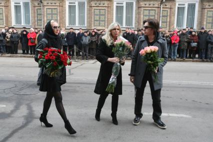 Панихида Людмилы Гурченко в Центральном Доме литераторов, Москва, 2 апреля 2011 года.  На фото: Кристина Орбакайте и Максим Галкин.