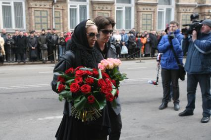 Панихида Людмилы Гурченко в Центральном Доме литераторов, Москва, 2 апреля 2011 года. 02 апреля 2011 г.  На фото: Кристина Орбакайте и Максим Галкин.