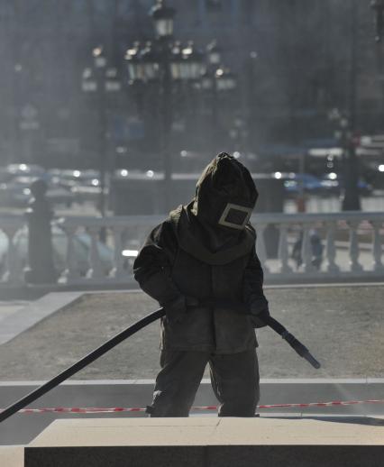 04 апреля 2011 г. Россия, Москва. Манежная площадь. Чистка, мытье, уборка улиц.