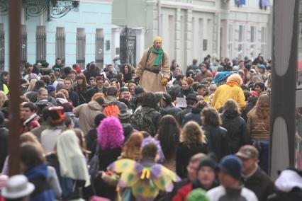 Парад- шествие с мыльными пузырями на Арбате, Москва, 10 апреля 2011 года