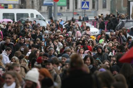 Парад- шествие с мыльными пузырями на Арбате, Москва, 10 апреля 2011 года