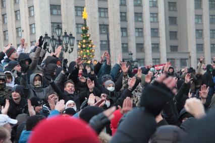 Митинг на Манежной площади, который начался в память о погибшем болельщике СПАРТАКА Егоре Свиридове и перерос в массовые беспорядки и погром. На снимке: Участники митинга. 11 декабря 2010 года.