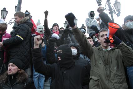 Митинг на Манежной площади, который начался в память о погибшем болельщике СПАРТАКА Егоре Свиридове и перерос в массовые беспорядки и погром. На снимке: Участники митинга. 11 декабря 2010 года.