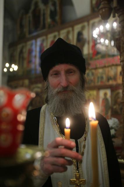 Отец Николай, в миру Николай Булгаков. Настоятель храма Державной иконы Божией Матери (г. Жуковский, пос. Кратово) и член Союза писателей России, бывший журналист КП. 21 декабря 2010 года.