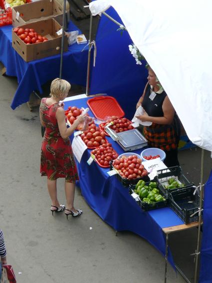 Уличная торговля овощами и фруктами. 26.07.2009.