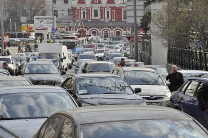 \\\"Глухая\\\" пробка в историческом центре Москвы, на Лубянском проезде. (14.04.2010)