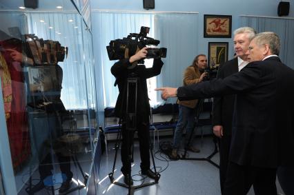 Политик, мэр Москвы Сергей Собянин в КП. На снимке: Вместе с главным редактором Владимиром Сунгоркиным (справа). 21 апреля 2011 года.