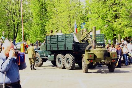 Москва 09 мая 2010 год. Празднование 9 мая. День победы. Военная техника, прицеп военно-полевая кухня.