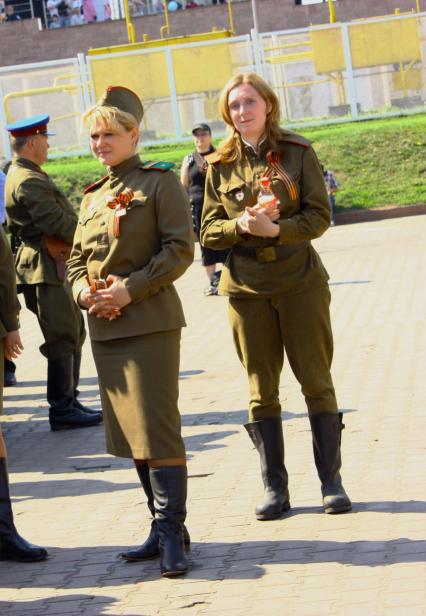 Москва 09 мая 2010 год. Празднование 9 мая. День победы. Военная форма ВОВ, солдаты.