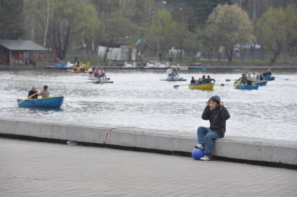 Отдых в парке Измайлово, Москва, 5 мая 2011 года