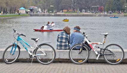 Отдых в парке Измайлово, Москва, 2 мая 2011 года