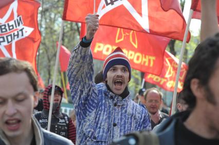 Горожане отмечают первое мая шествиями, митингами, демонстрациями, Москва, 1 мая 2011 года