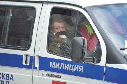 Полицейские в городе на первомай, Москва, 1 мая 2011 года