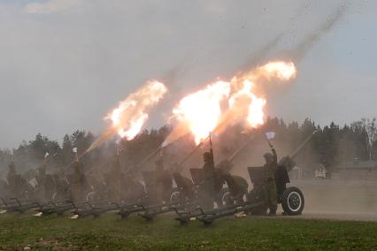 Военные машины для запуска салюта, Москва, 28 апреля 2011 года