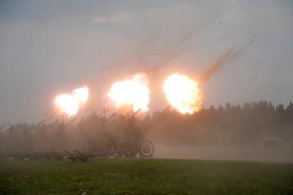 Военные машины для запуска салюта, Москва, 28 апреля 2011 года