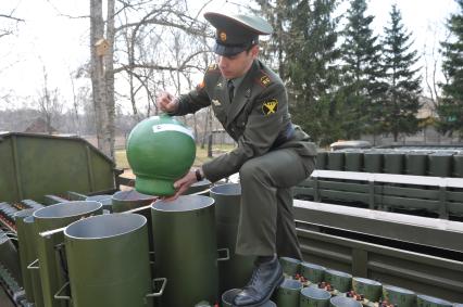 Военные машины для запуска салюта, Москва, 28 апреля 2011 года