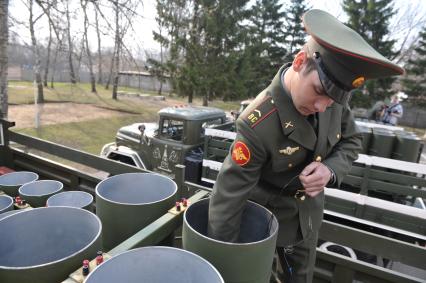 Военные машины для запуска салюта, Москва, 28 апреля 2011 года