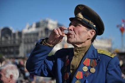 Празднование Дня Победы на театральной площади, Москва, 9 мая 2011 года