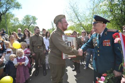 Празднование Дня Победы в ЦПКиО им. Горького, Москва, 9 мая 2011 года