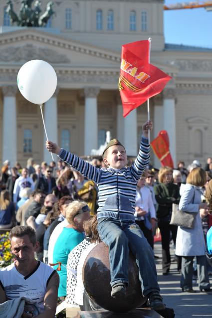 Празднование Дня Победы на театральной площади, Москва, 9 мая 2011 года