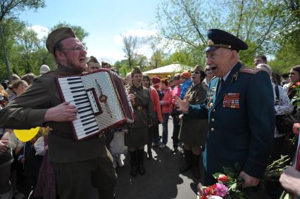 Празднование Дня Победы в ЦПКиО им. Горького, Москва, 9 мая 2011 года