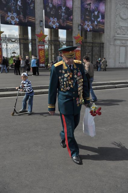 Празднование Дня Победы в ЦПКиО им. Горького, Москва, 9 мая 2011 года