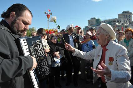 Празднование Дня Победы на театральной площади, Москва, 9 мая 2011 года