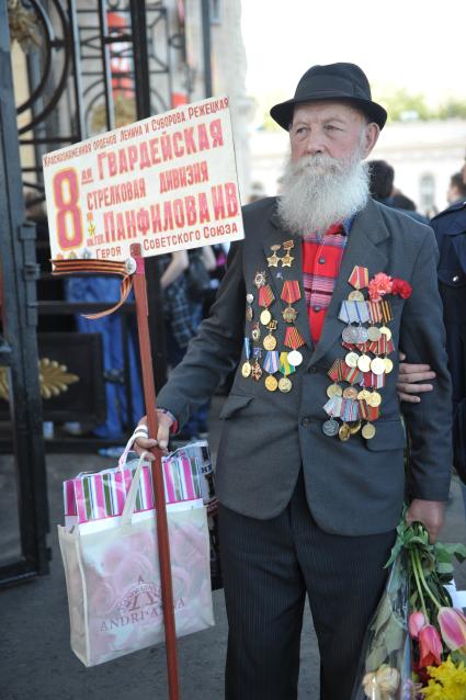 Празднование Дня Победы в ЦПКиО им. Горького, Москва, 9 мая 2011 года