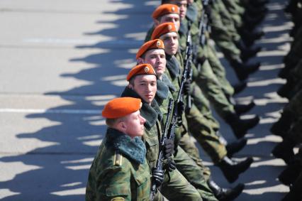 Репетиция парада Победы в Таманской дивизии в Подмосковье, Саратов, 22 апреля 2011 года