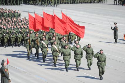 Репетиция парада Победы в Таманской дивизии в Подмосковье, Саратов, 22 апреля 2011 года