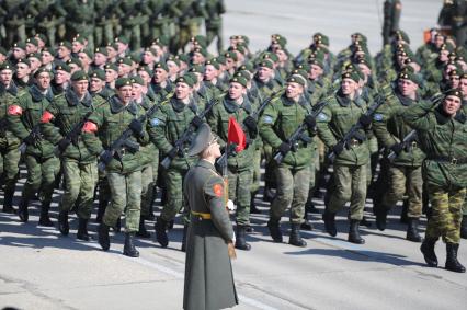 Репетиция парада Победы в Таманской дивизии в Подмосковье, Саратов, 22 апреля 2011 года