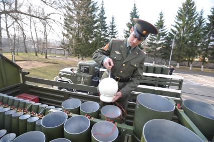 Военные машины для запуска салюта, Москва, 28 апреля 2011 года