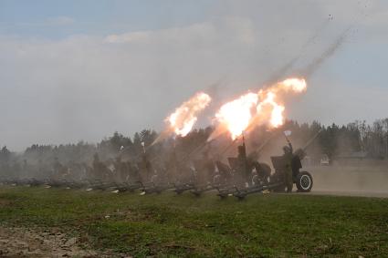 Военные машины для запуска салюта, Москва, 28 апреля 2011 года