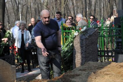 27 апреля 2011 года. Москва.  Похороны актера Михаила Козакова.