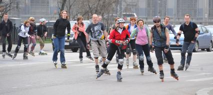 05 мая 2011г. Москва. Молодежь, ролики, активный отдых. Катание на роликах.