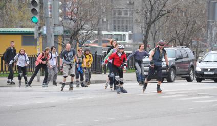 05 мая 2011г. Москва. Молодежь, ролики, активный отдых. Катание на роликах.