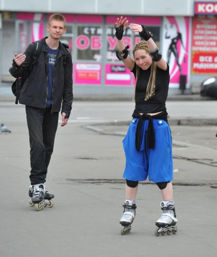 02 мая 2011г. Москва. Молодежь, ролики, активный отдых. Катание на роликах.